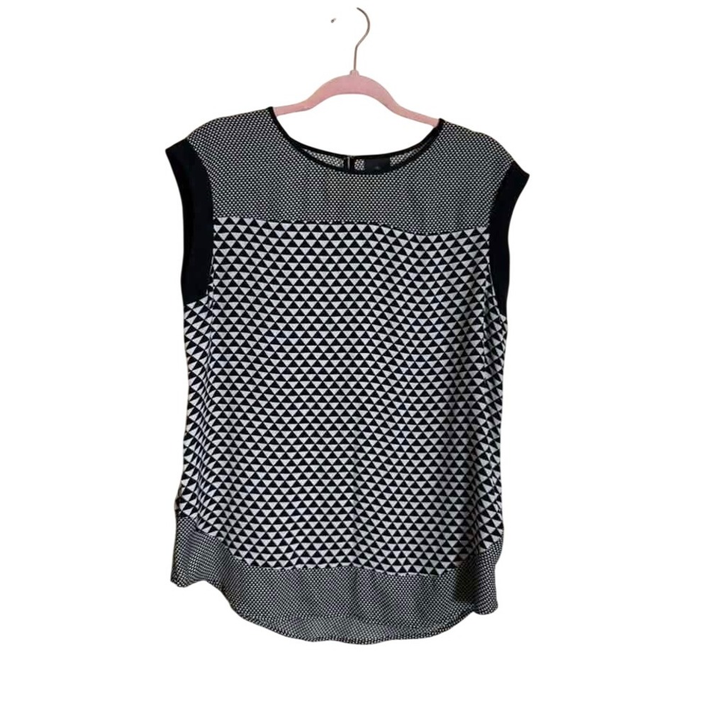 Worthington‎ Black White Geometric Triangle Print  Blouse Medium Petite